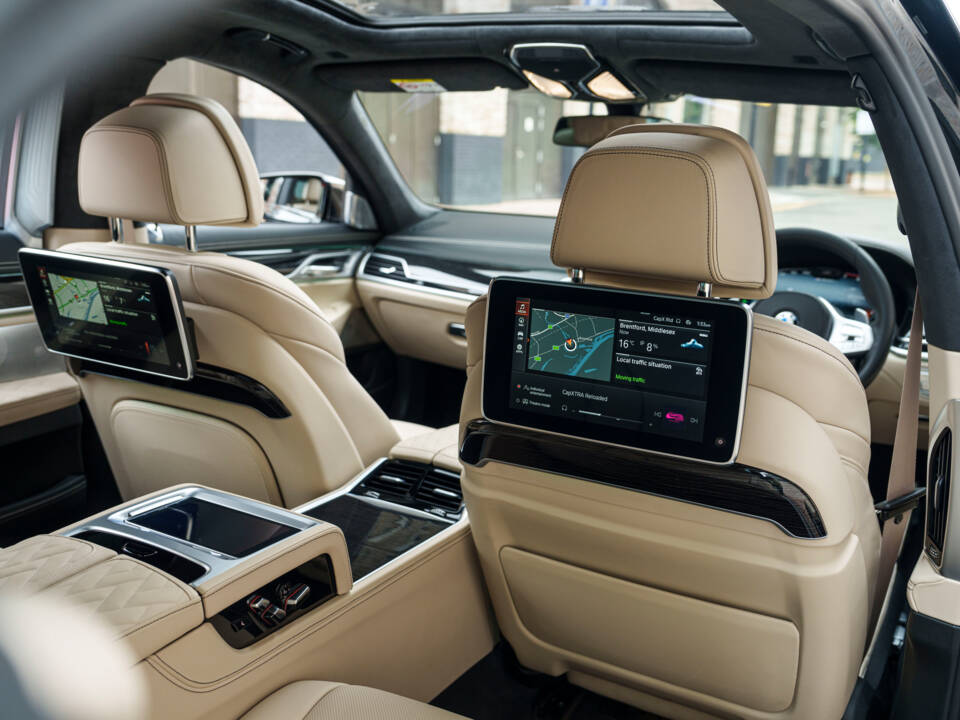 Image 28/36 de BMW M760Li xDrive (2019)