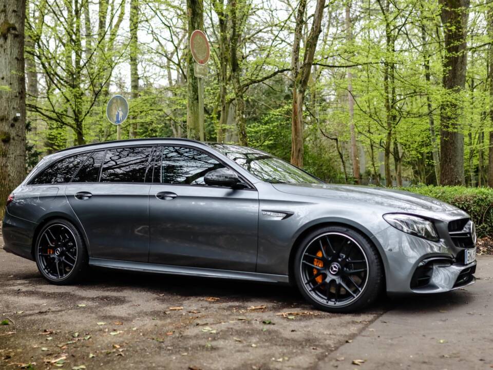 Image 3/21 of Mercedes-Benz AMG E 63 S 4MATIC+ (2019)