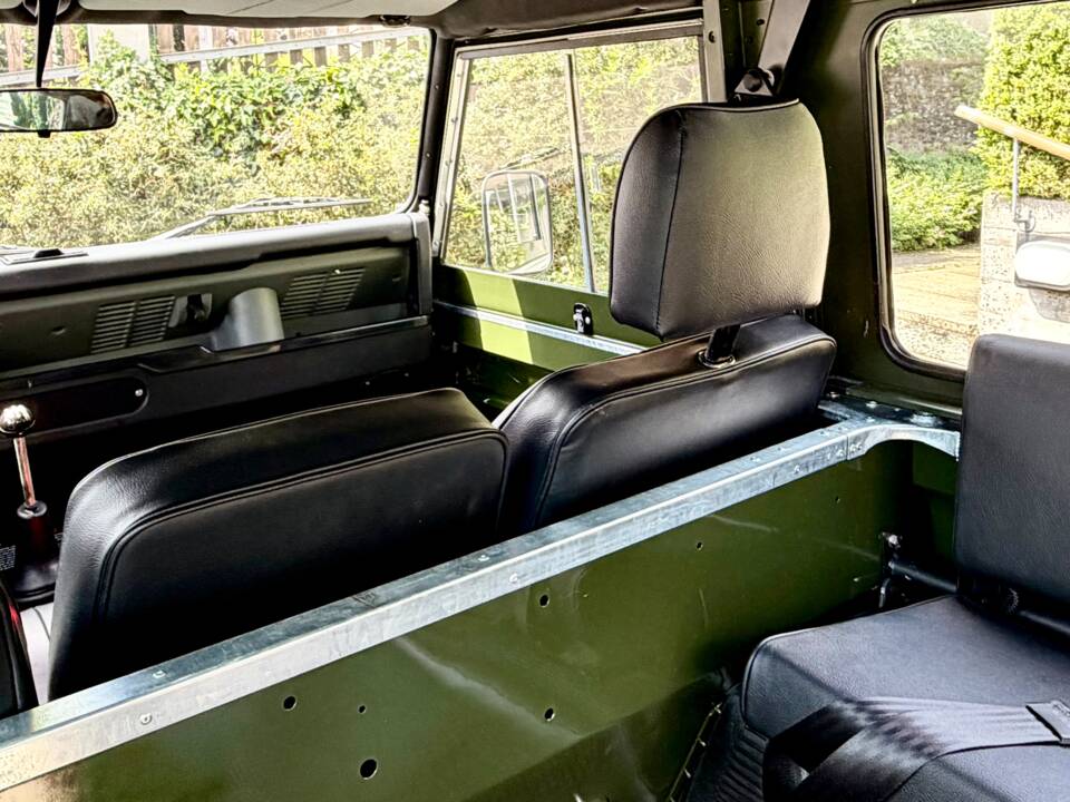Bild 15/19 von Land Rover 90 (1987)