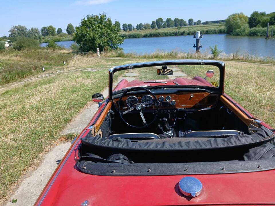 Image 2/7 of Triumph TR 4A (1968)