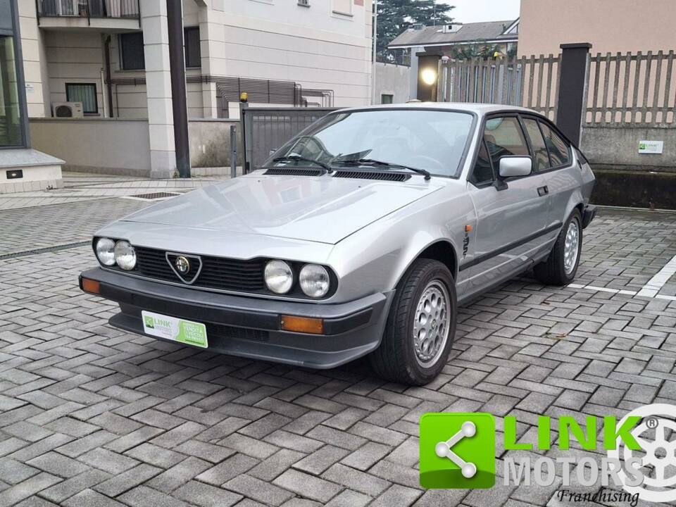 Bild 3/10 von Alfa Romeo GTV 2.0 (1983)