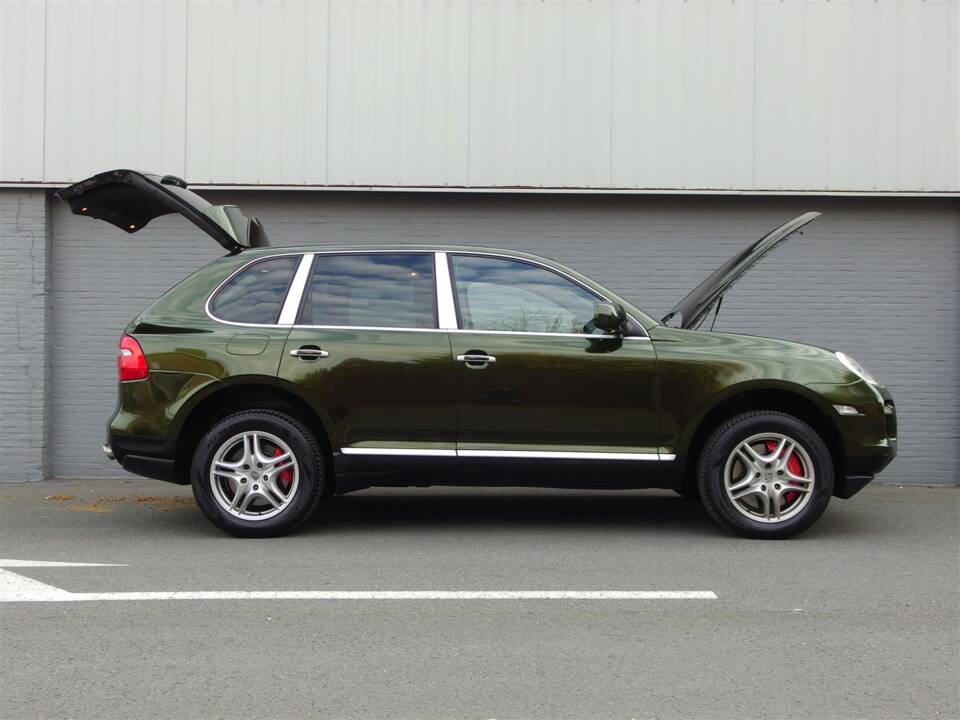 Image 24/99 of Porsche Cayenne Turbo (2007)
