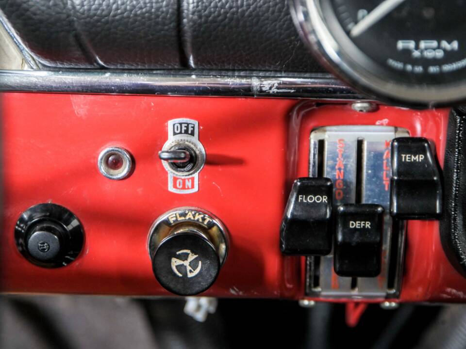 Image 25/50 of Volvo P 123 GT (1968)
