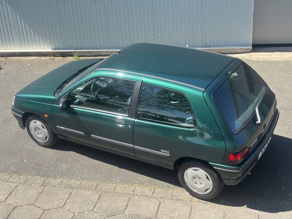 Bild 10/24 von Renault Clio I 1.2 (1995)