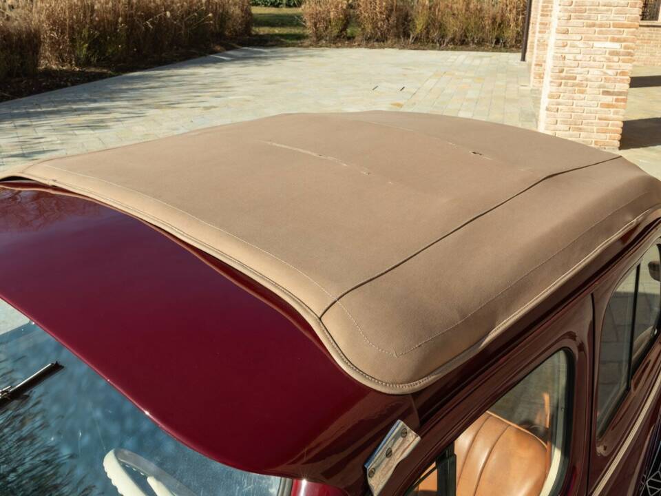 Image 21/50 of Renault 4 CV Décapotable (1957)