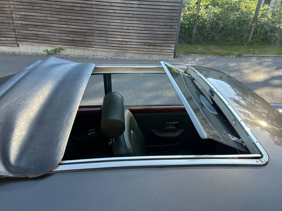 Image 20/34 of Bristol 411 Mk. I (1970)