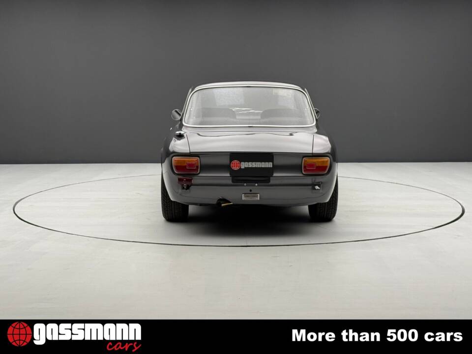 Bild 7/15 von Alfa Romeo Giulia GT 1300 Junior (1973)