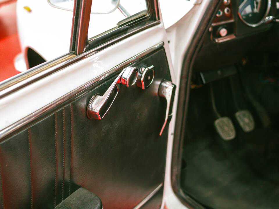 Bild 27/34 von Alfa Romeo Giulia Nuova Super 1600 (1979)