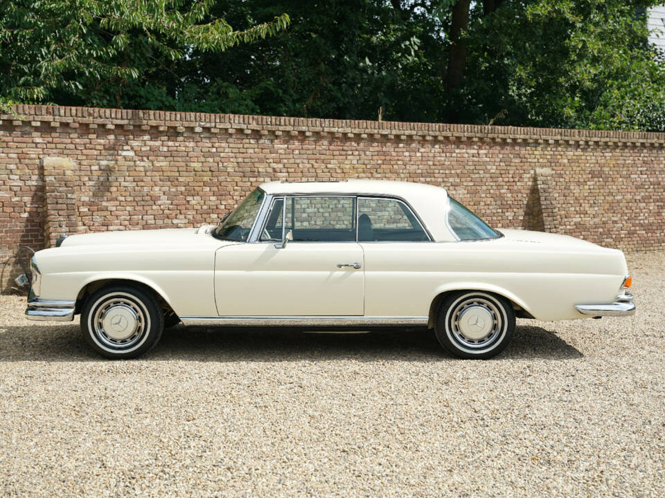 Image 15/50 of Mercedes-Benz 280 SE (1968)