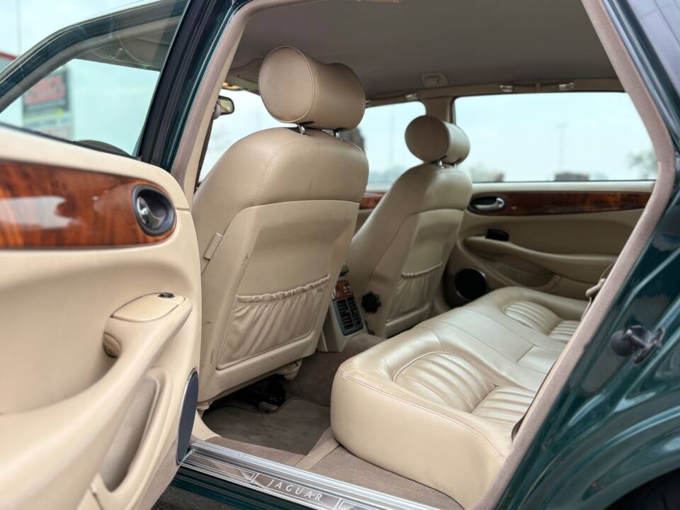 Immagine 11/14 di Jaguar XJ 8 Executive (1998)