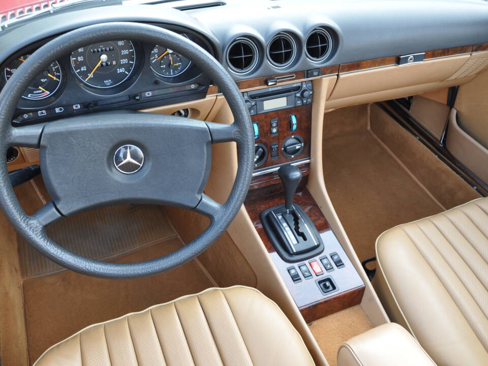 Image 14/52 de Mercedes-Benz 280 SL (1985)