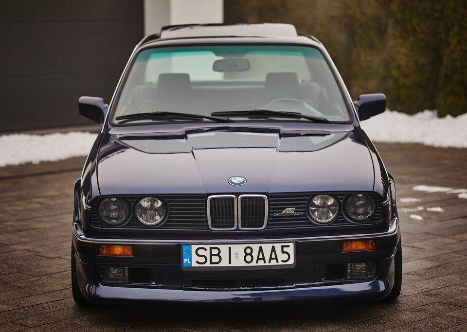 Image 3/8 of BMW 325i (1989)
