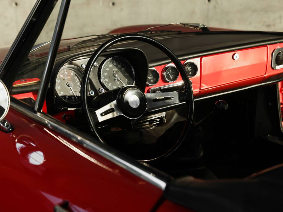 Immagine 26/47 di Alfa Romeo 1300 Spider Junior (1969)