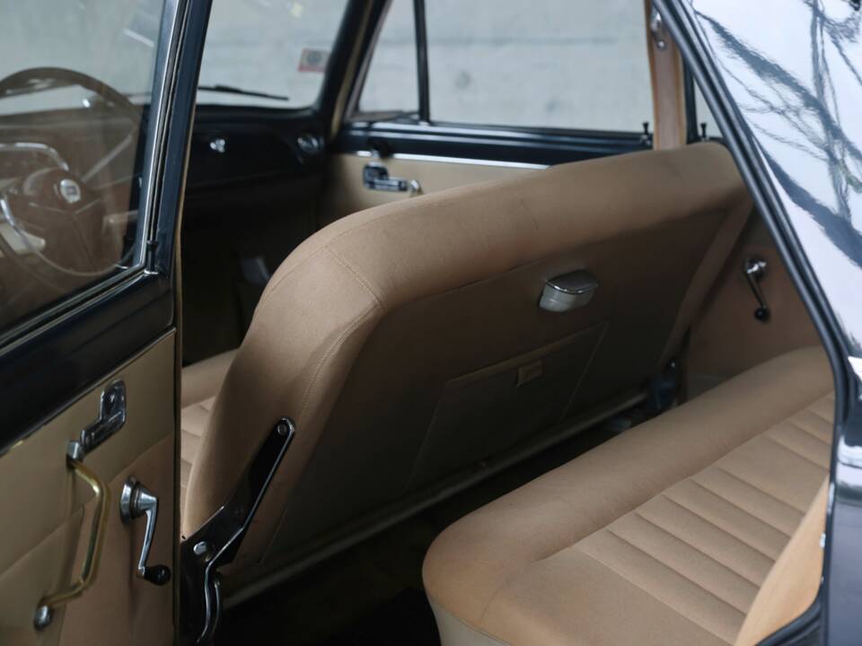 Image 11/50 of Lancia Flavia 1800 (1965)