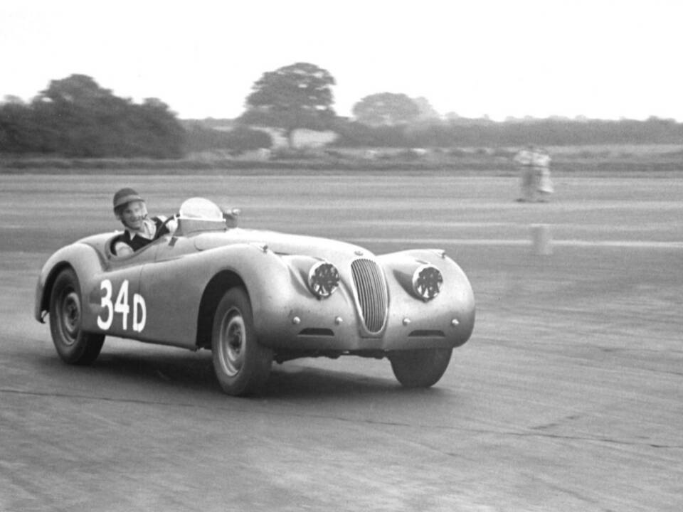 Image 17/50 of Jaguar XK 120 OTS (1950)