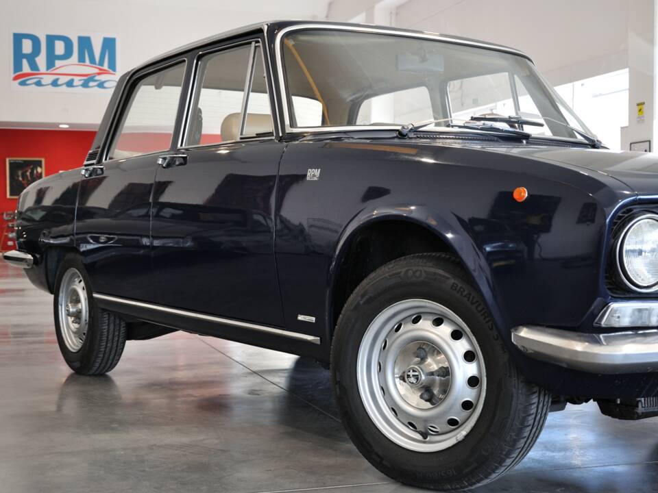 Image 32/35 of Alfa Romeo 2000 Berlina (1972)
