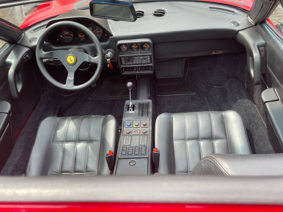 Image 26/48 of Ferrari 328 GTS (1989)
