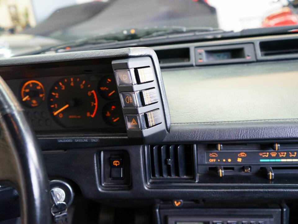 Bild 29/43 von Mitsubishi Starion (1989)