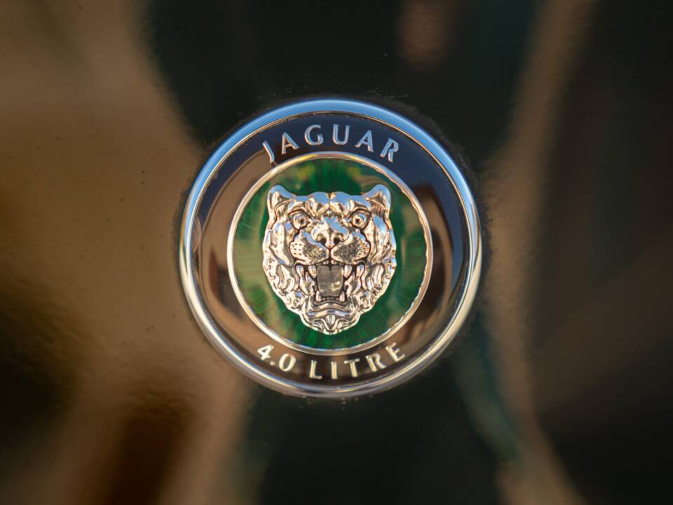 Image 12/50 de Jaguar XK8 4.0 (1998)