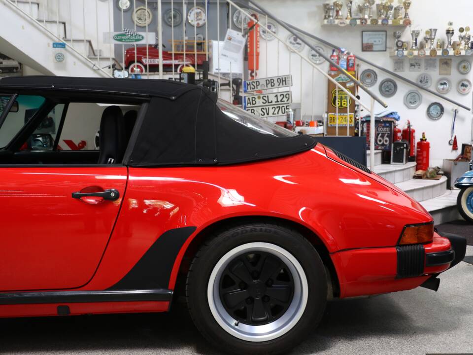 Image 44/47 of Porsche 911 Carrera 3.2 (1989)
