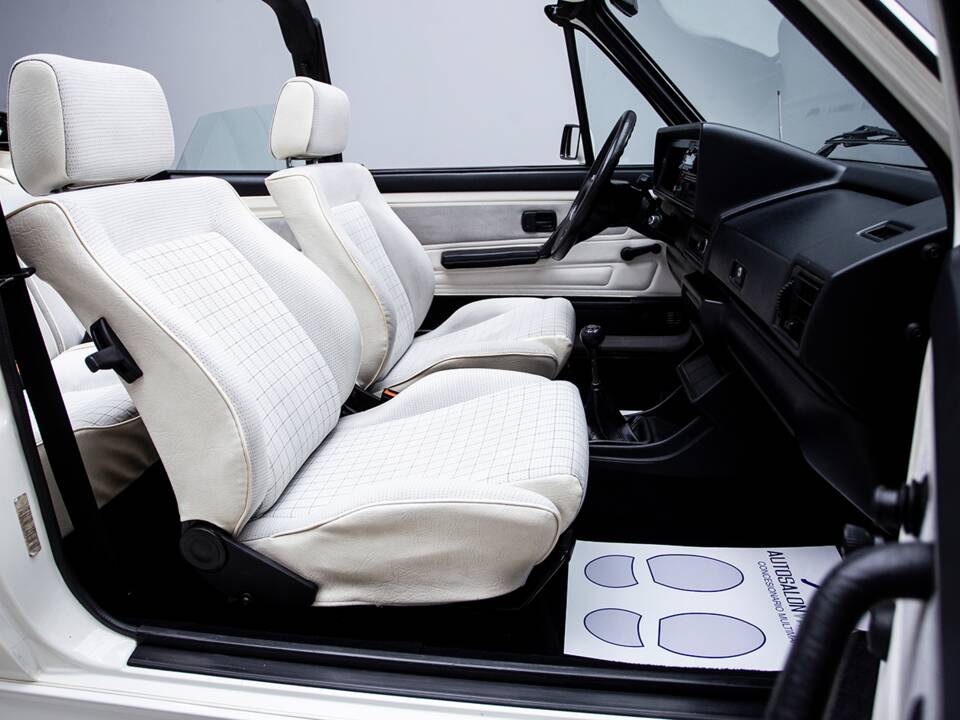 Image 18/37 of Volkswagen Golf Mk I Convertible 1.8 (1990)