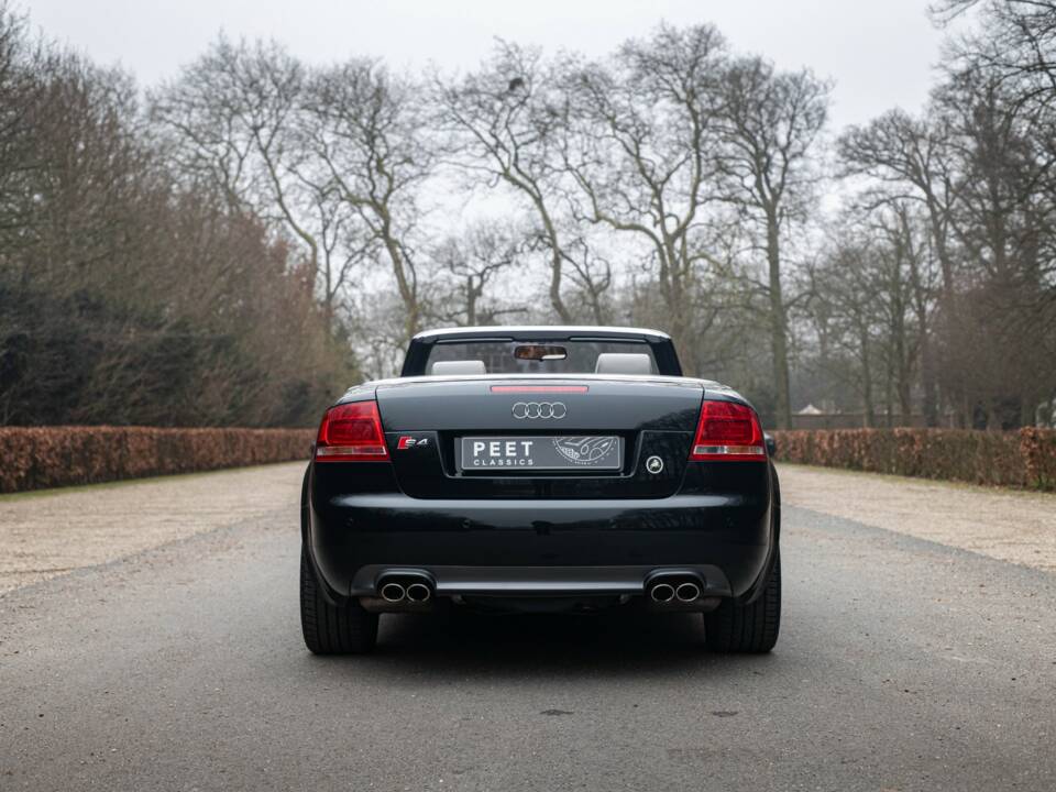 Image 4/39 of Audi S4 (2006)