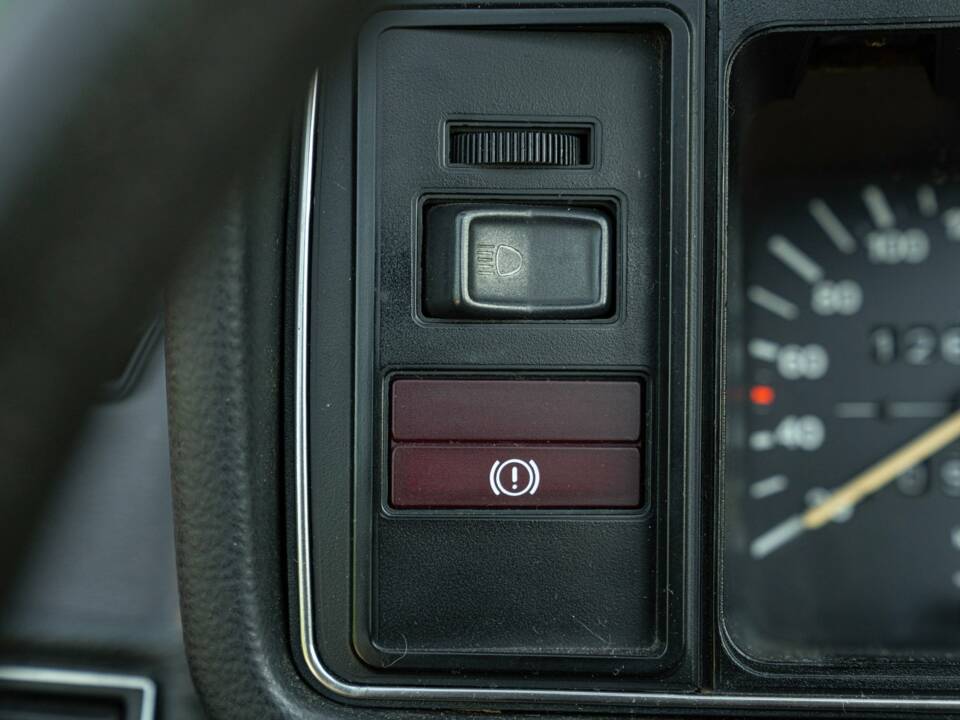Image 46/50 of Volkswagen Golf I Cabrio GLi 1.8 (1983)