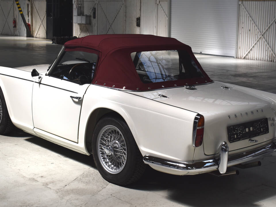 Bild 34/41 von Triumph TR 4A IRS (1965)