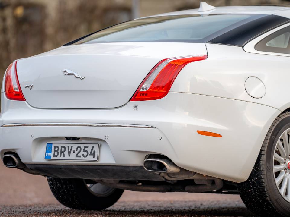 Immagine 13/39 di Jaguar XJ 2.0 (2014)
