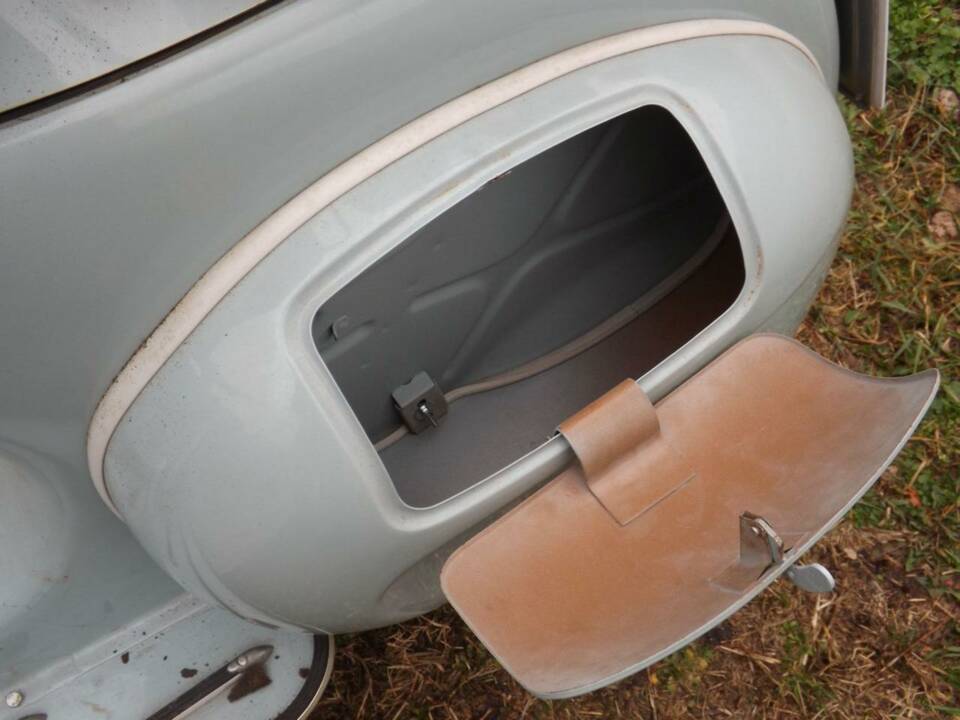 Image 25/50 of Piaggio Vespa 125 (1961)