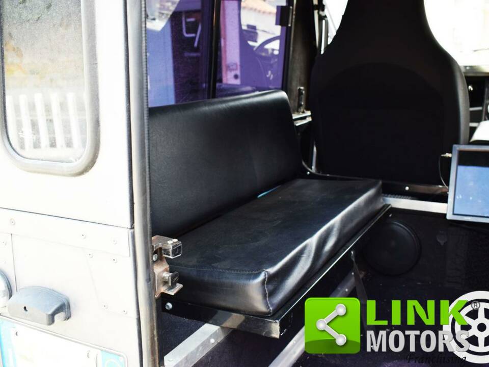 Bild 9/10 von Land Rover Defender 90 (1997)