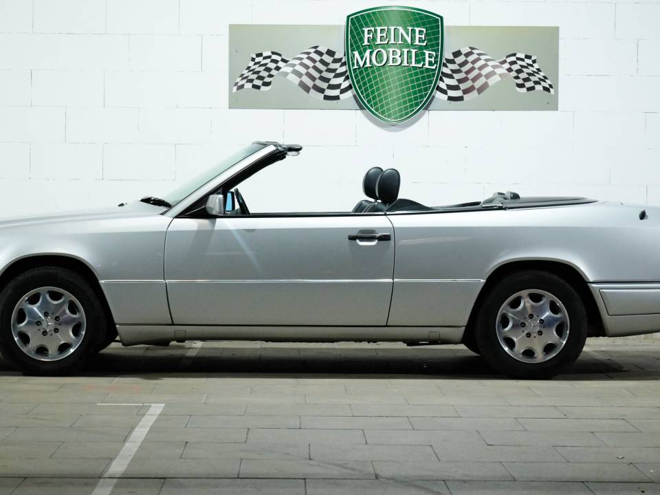 Image 2/23 of Mercedes-Benz E 200 (1996)