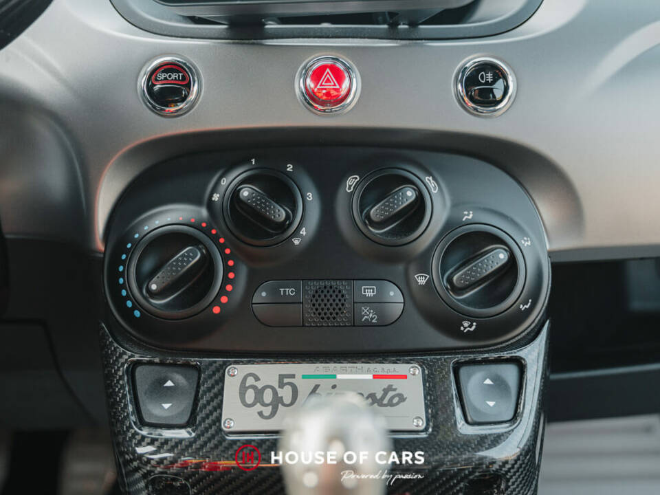 Immagine 36/50 di Abarth 695 Biposto (2016)