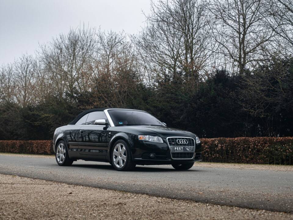 Image 11/39 of Audi S4 (2006)
