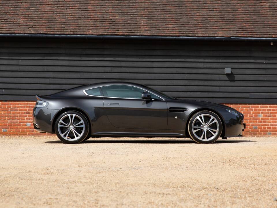 Bild 2/84 von Aston Martin V12 Vantage (2010)