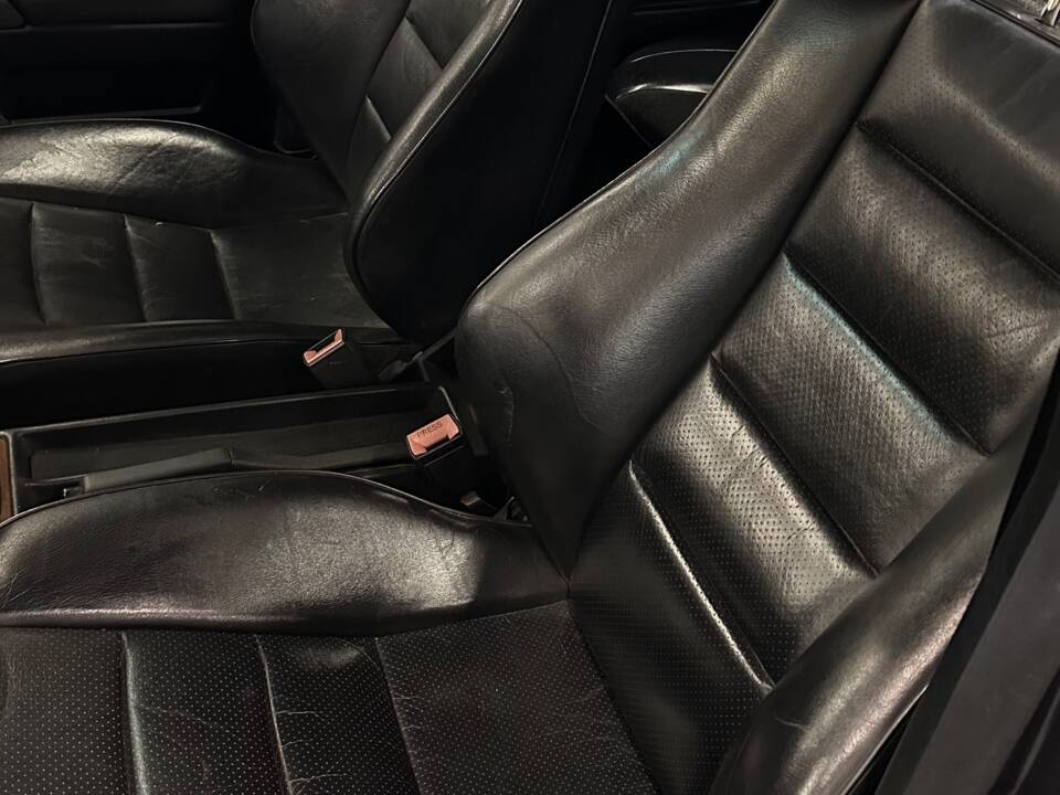 Image 8/9 de Mercedes-Benz 190 E 2.5-16 (1990)