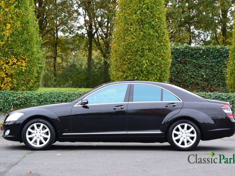 Image 2/50 of Mercedes-Benz S 500 (2006)