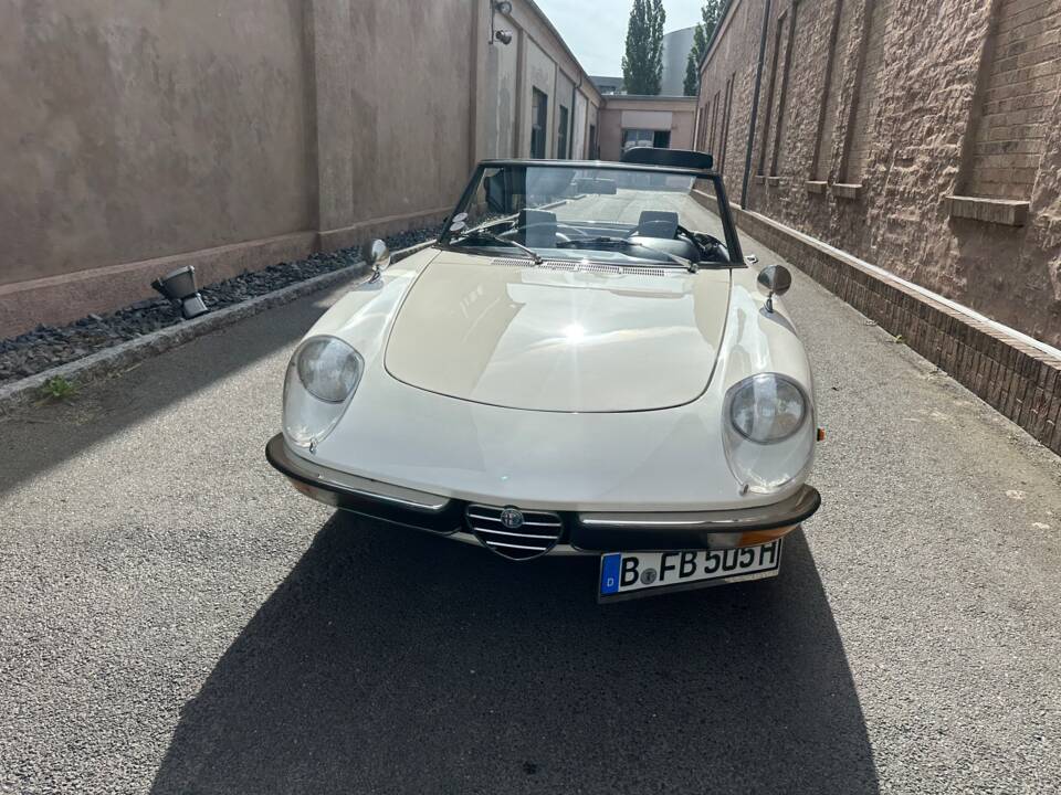 Image 14/63 of Alfa Romeo Spider 1300 Junior (1970)