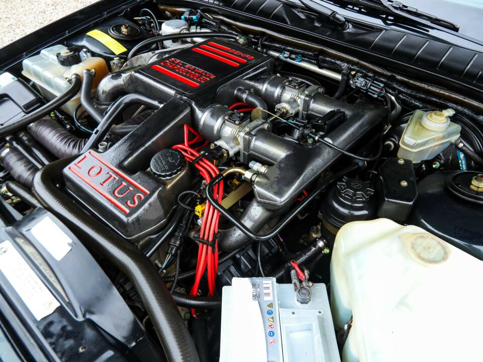 Image 21/50 de Lotus Carlton (1992)