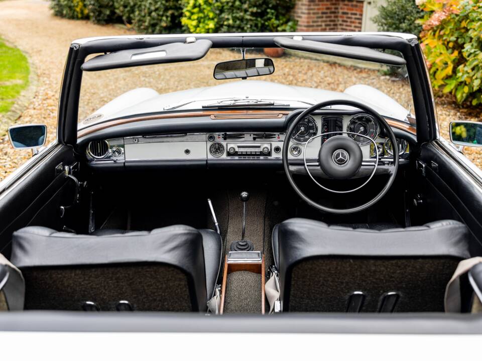Image 49/50 of Mercedes-Benz 280 SL (1968)