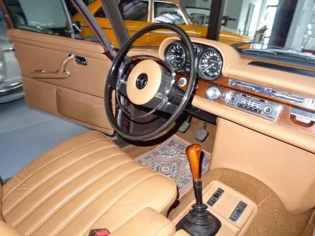 Image 22/32 de Mercedes-Benz 280 SE 3,5 (1971)