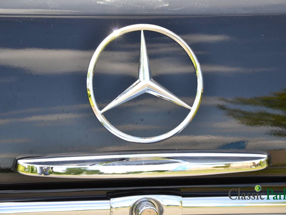 Image 48/50 of Mercedes-Benz 300 SE (1965)