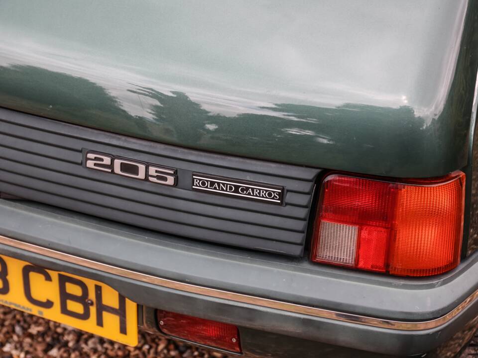 Image 17/31 of Peugeot 205 Roland Garros (1990)