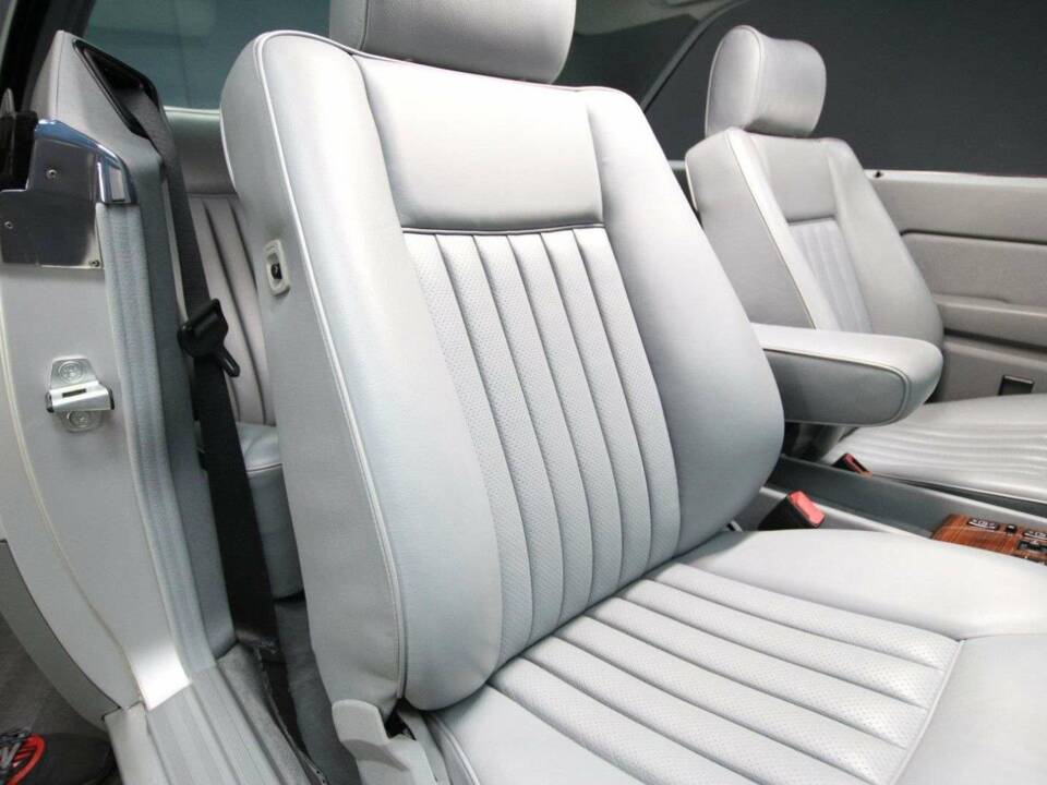 Afbeelding 31/50 van Mercedes-Benz 230 CE (1988)