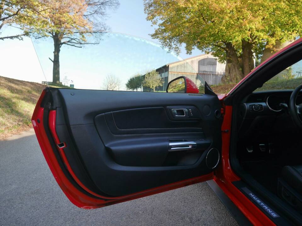 Image 18/33 de Ford Mustang GT 5.0 V8 (2022)