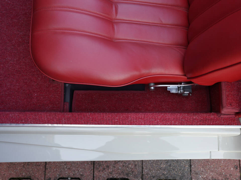 Image 31/50 of Mercedes-Benz 190 SL (1962)