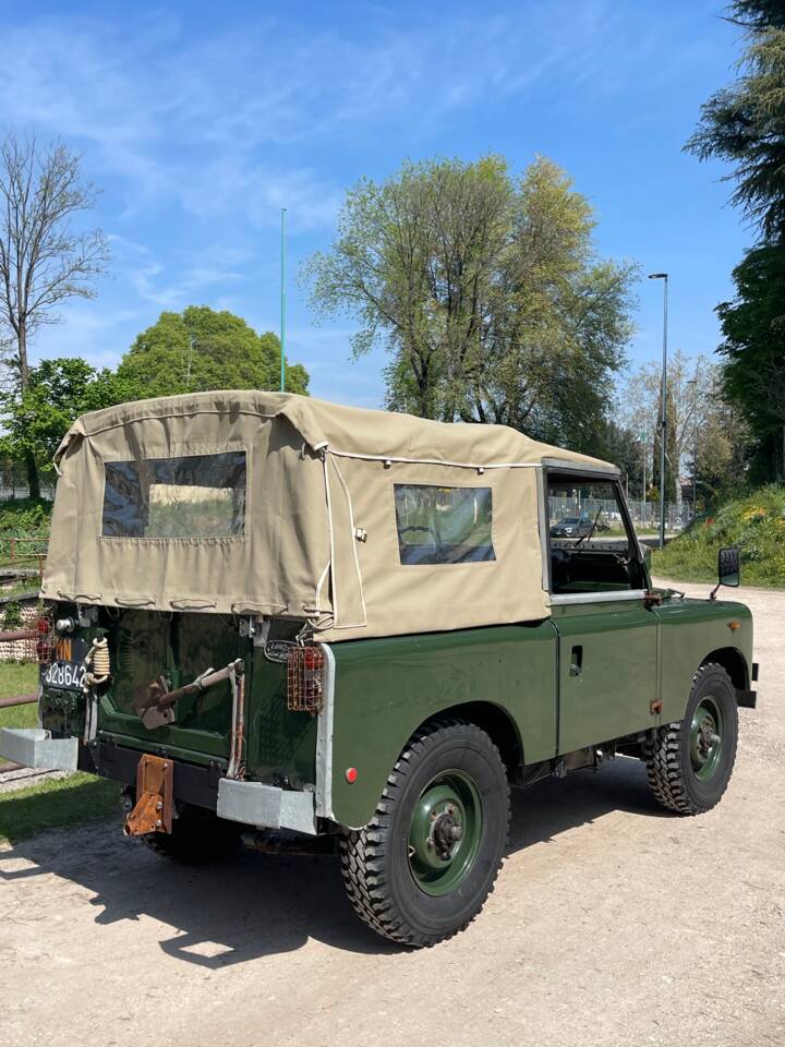 Image 6/20 of Land Rover 88 (1965)