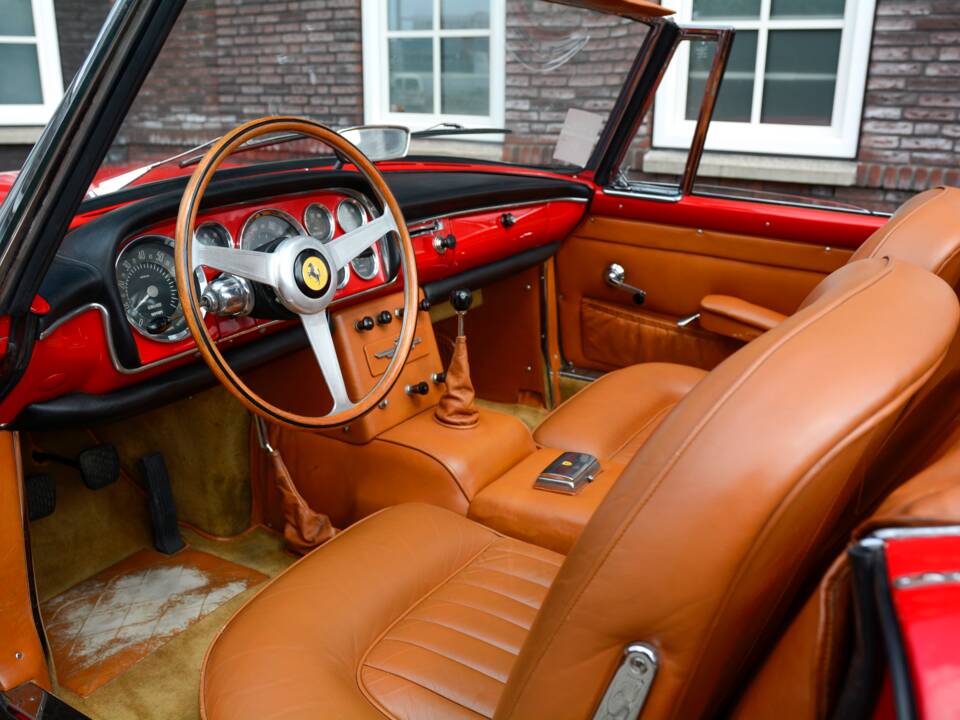 Image 7/14 de Ferrari 250 GT Cabriolet Pininfarina (1961)