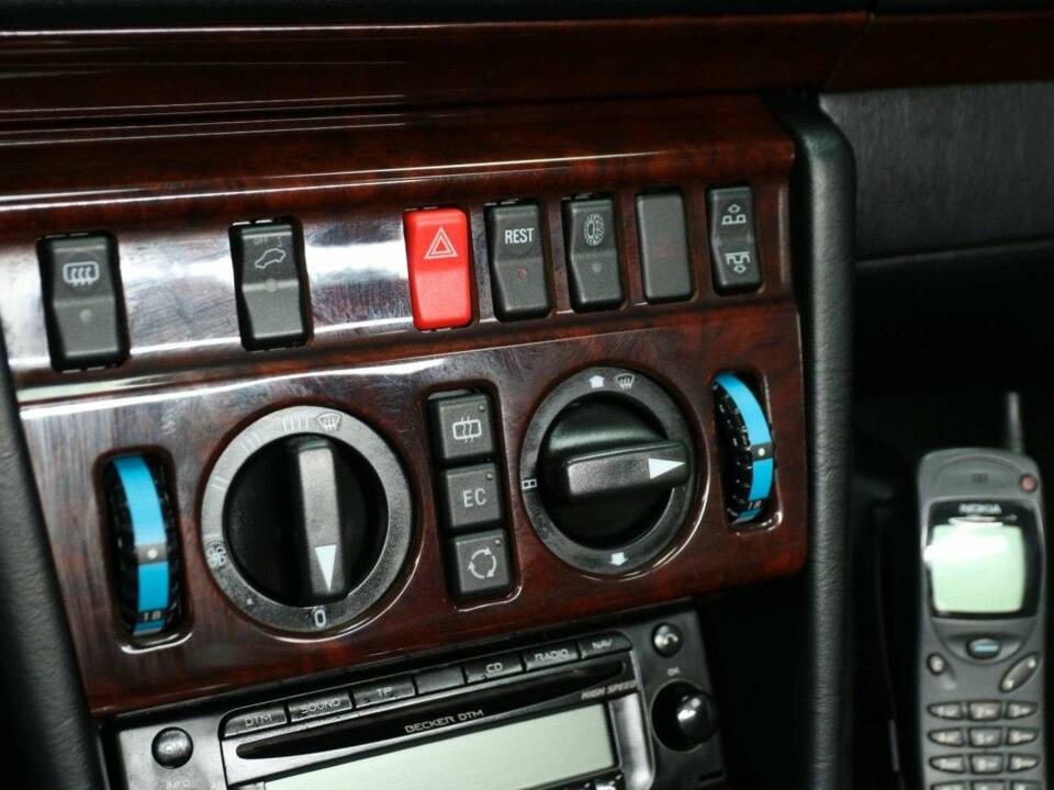 Immagine 15/30 di Mercedes-Benz E 320 (1997)