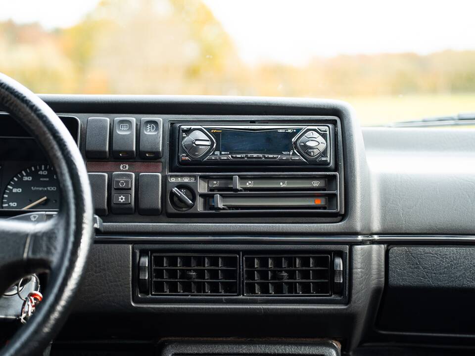 Image 33/48 de Volkswagen Golf Mk II GTi 16V 1.8 (1990)